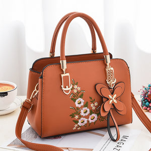 2022 New Lady Handbag Brand Designer Messenger Bag Embroidered Flower Large Shoulder Bag High Quality Small Square Bag